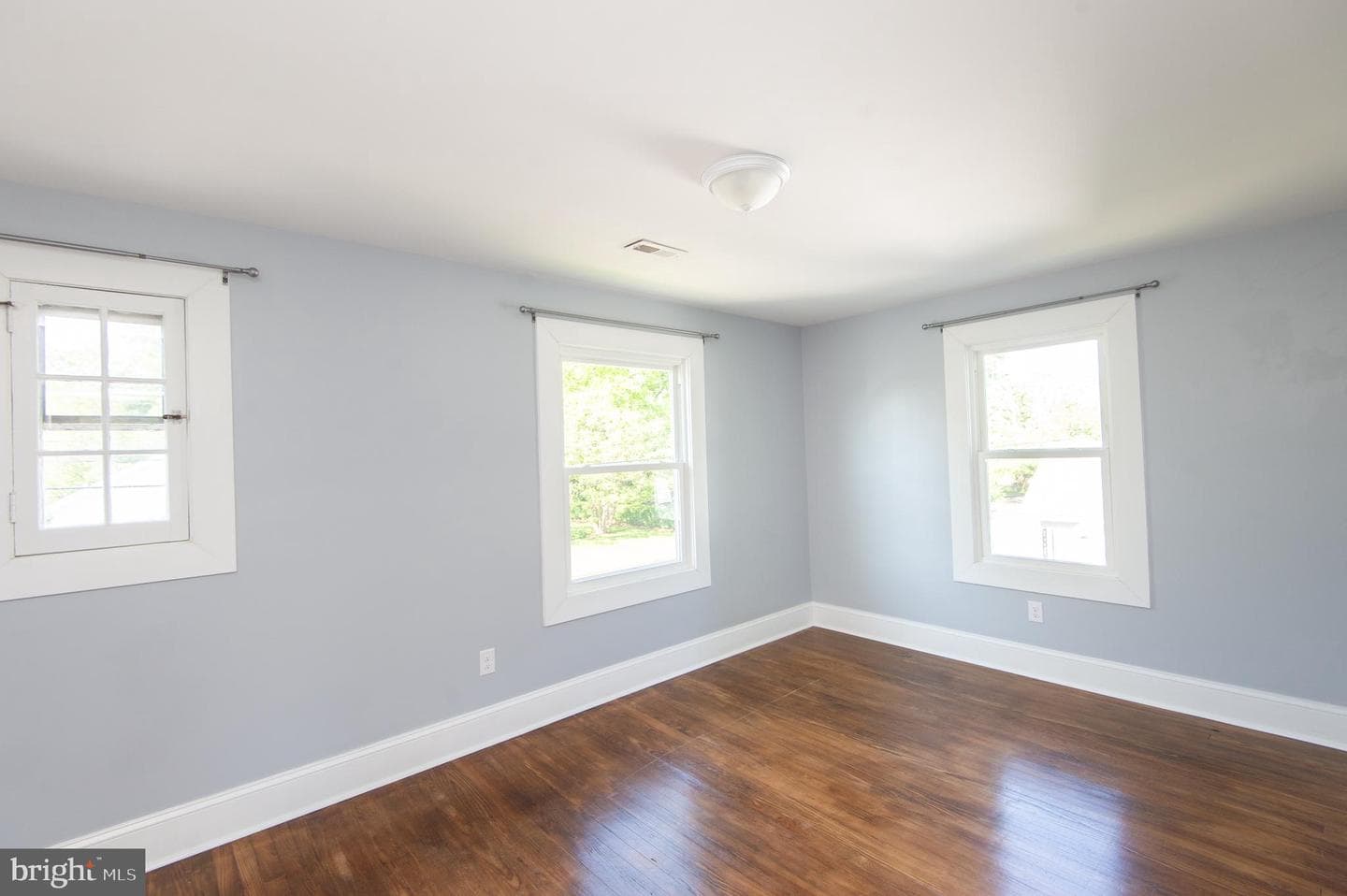 417 Bayly Avenue photo 26