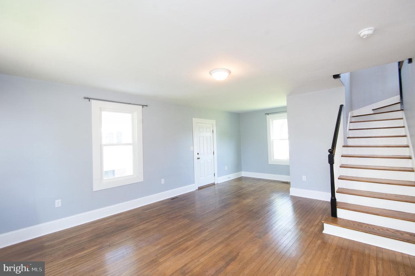 417 Bayly Avenue photo 3