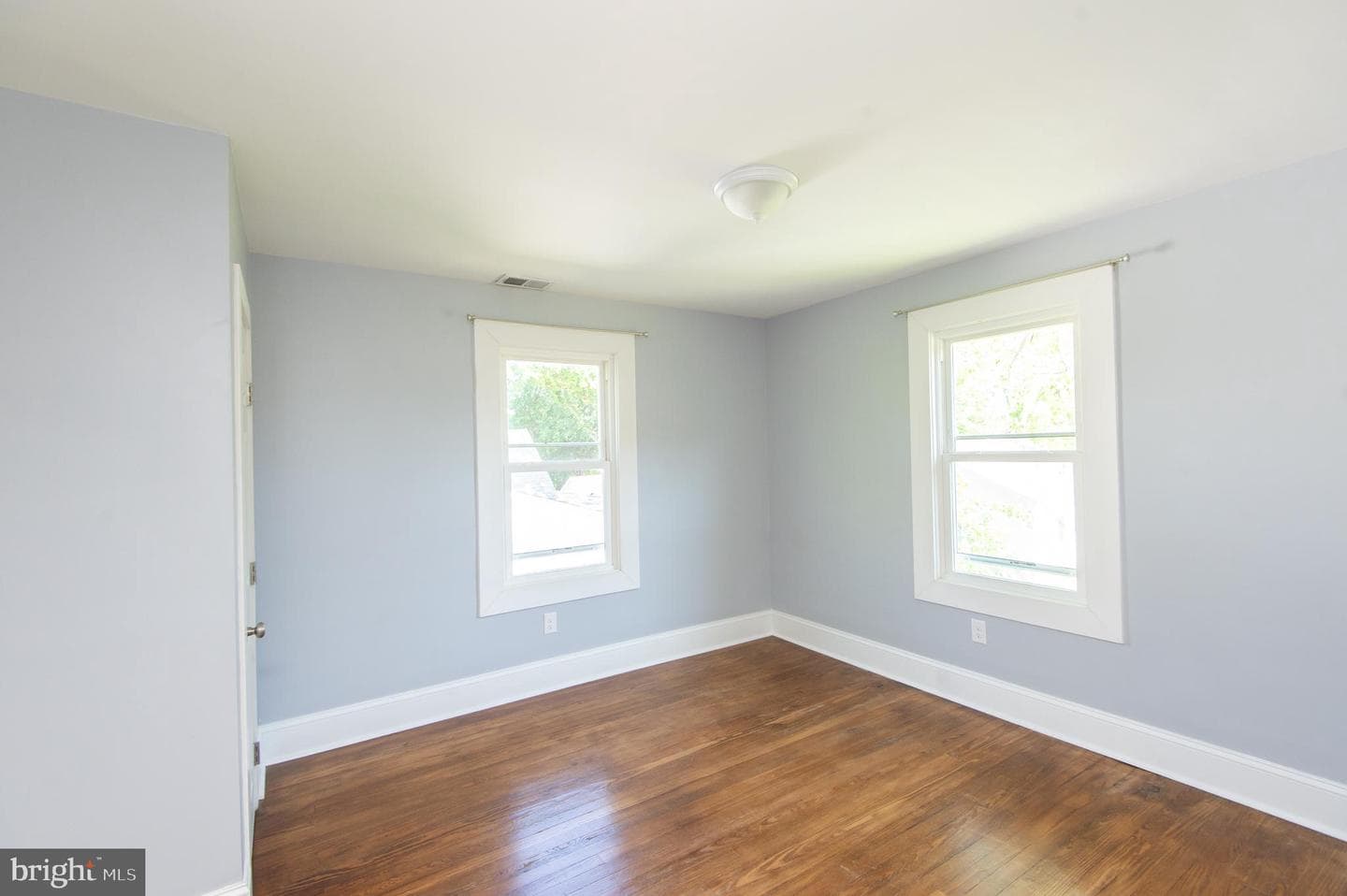 417 Bayly Avenue photo 30