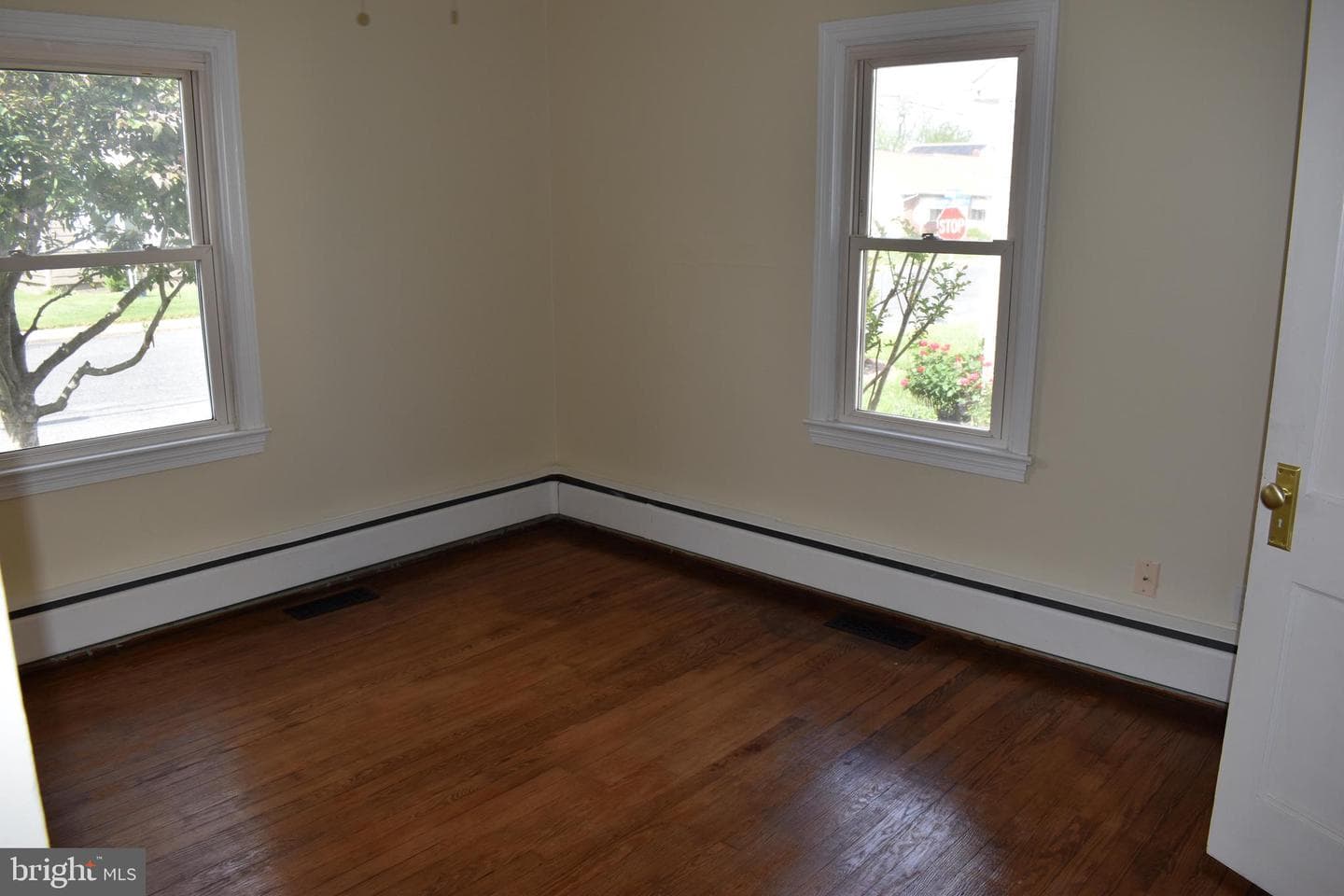 402 Bayly Avenue photo 12