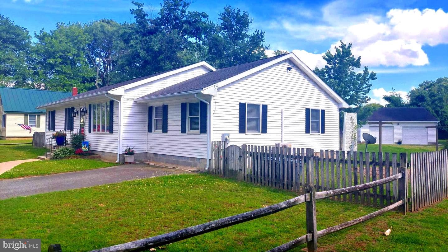 136 South Street photo 2