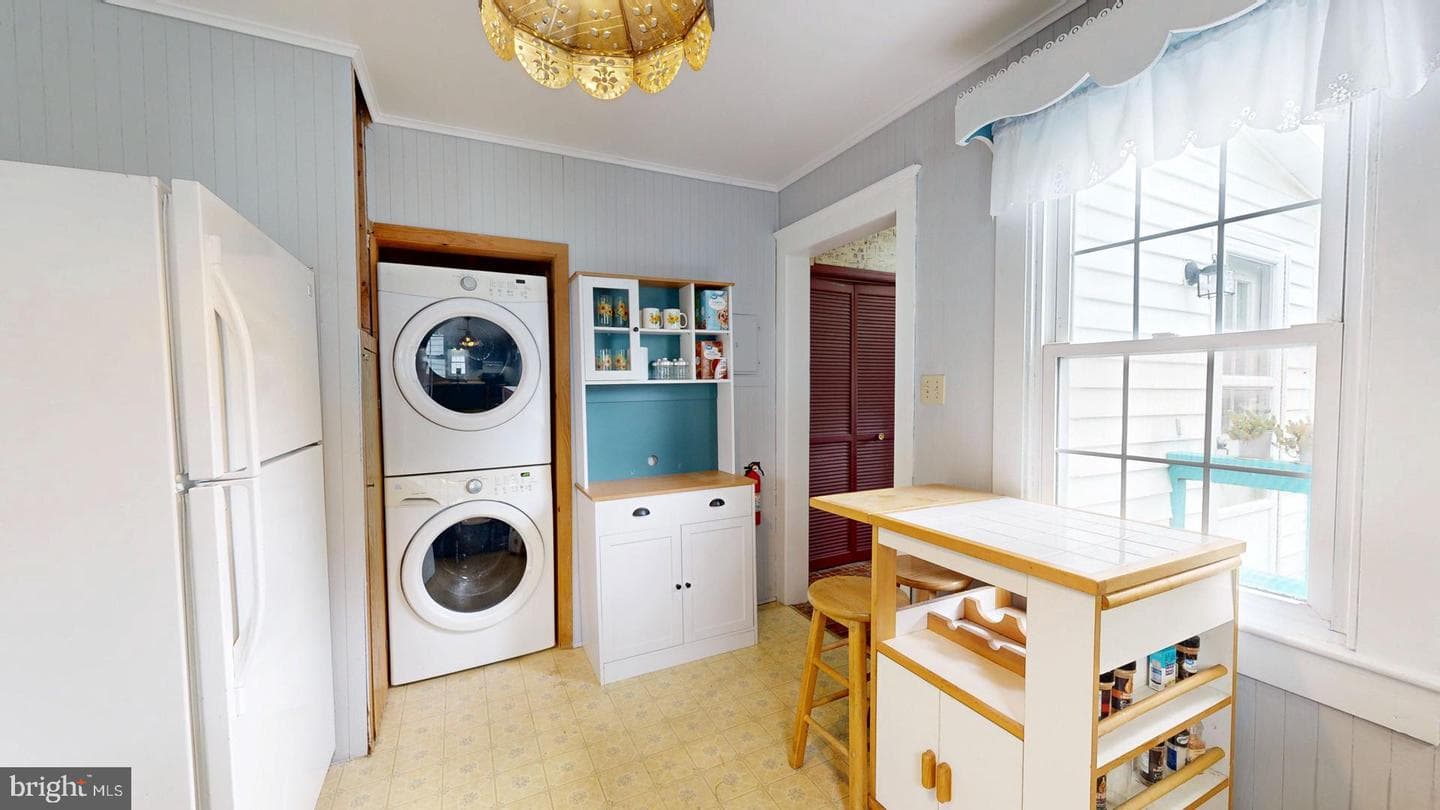 1105 Holland Avenue photo 11