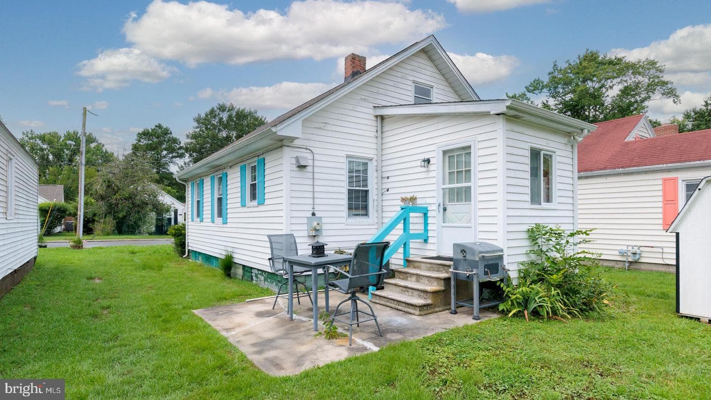 1105 Holland Avenue photo 3