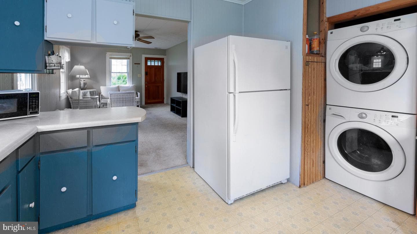1105 Holland Avenue photo 9