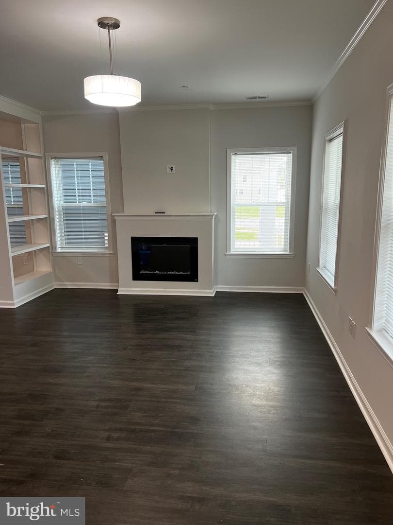 634 Douglas Street photo 2