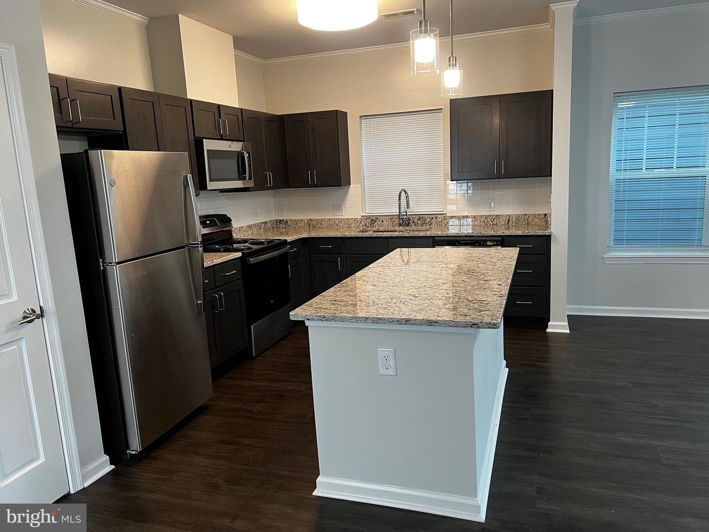 634 Douglas Street photo 7