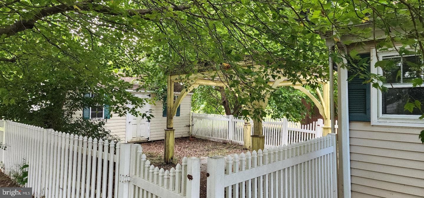 3861 Vincent Road photo 2