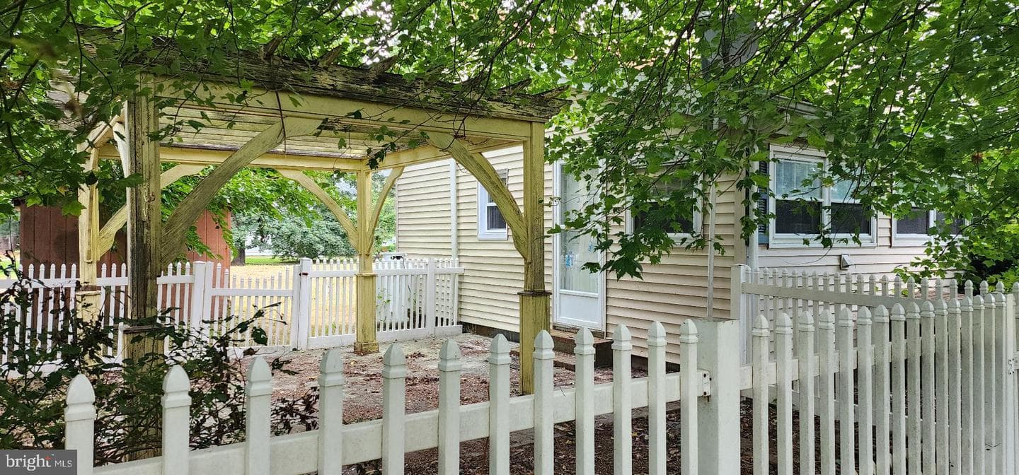 3861 Vincent Road photo 3