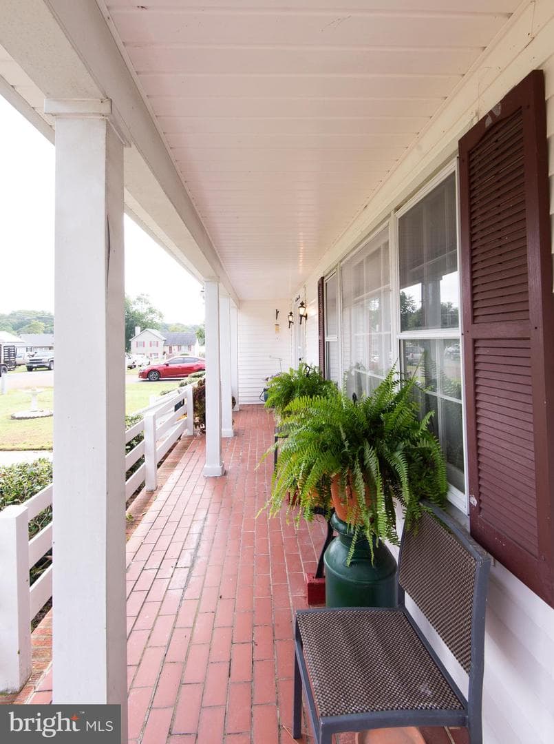 1005 Willowmere Lane photo 8