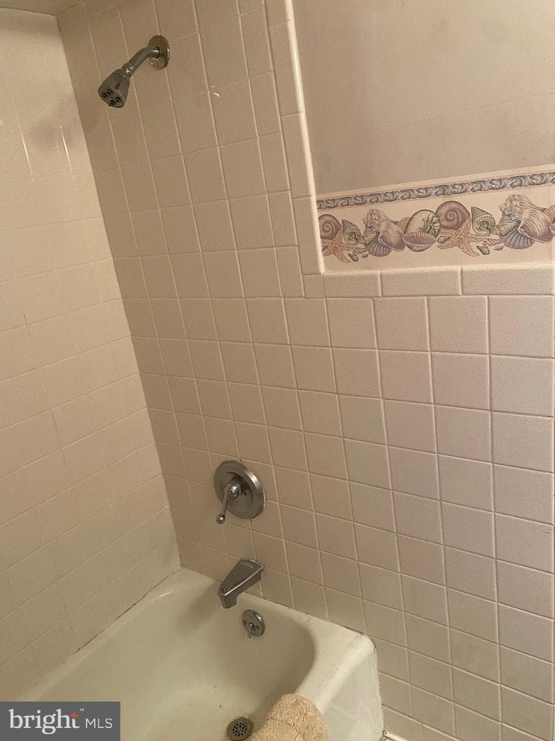 302 Nathans Avenue photo 9