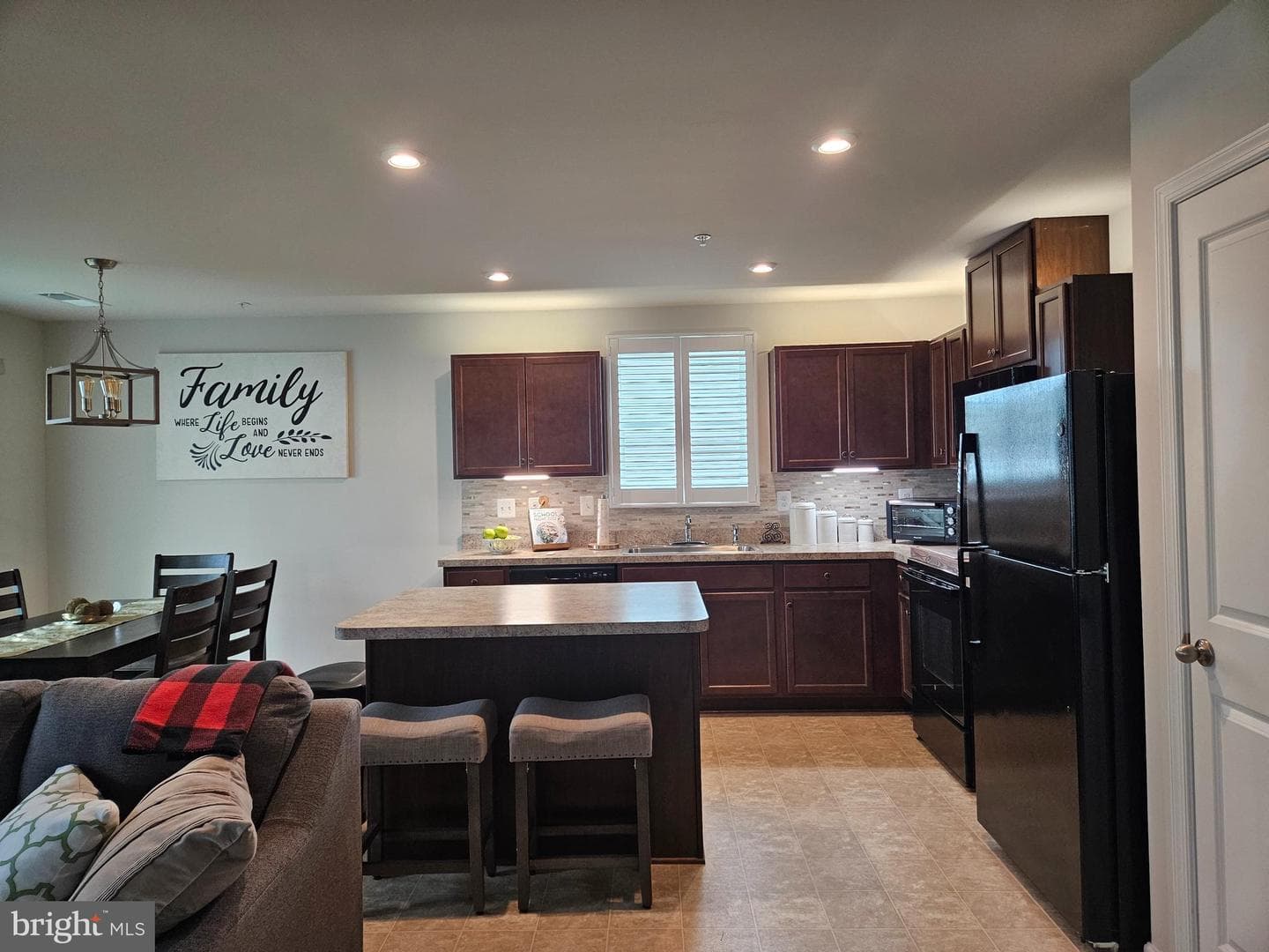 131 Mariners Way photo 5