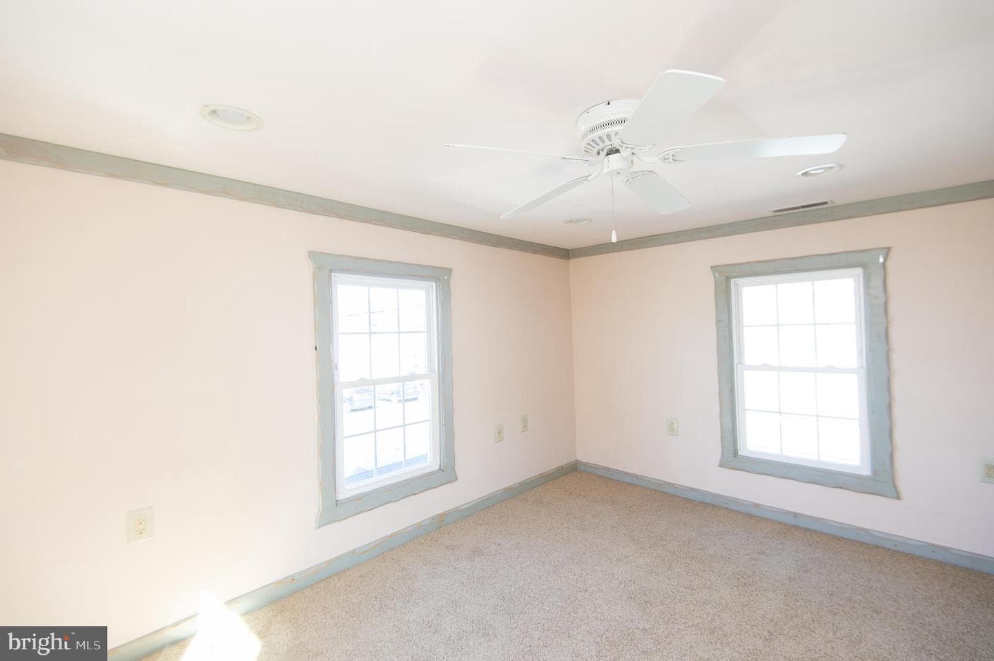 102 Hayward photo 26