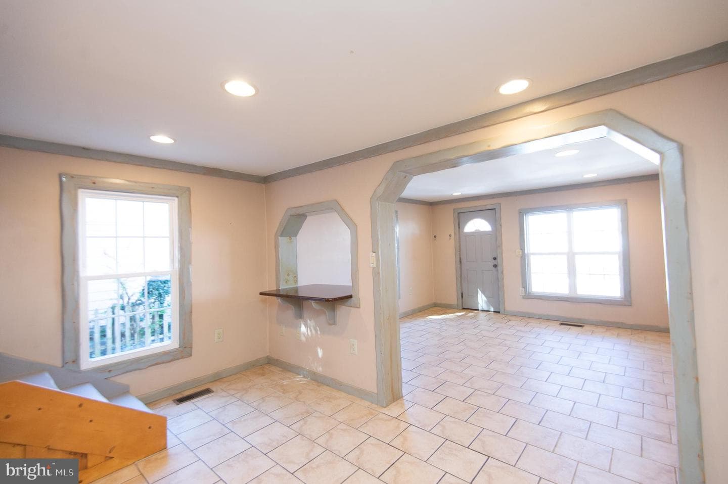 102 Hayward photo 8