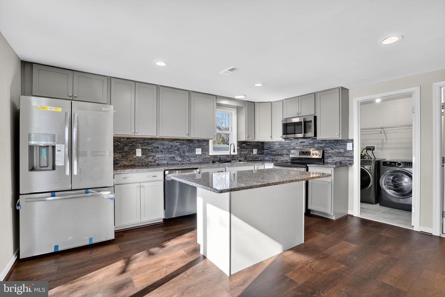 5904 Harvey Street photo 3