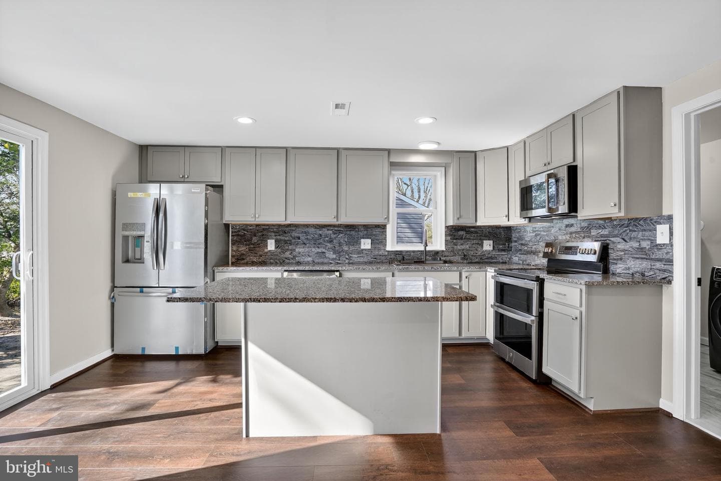 5904 Harvey Street photo 4