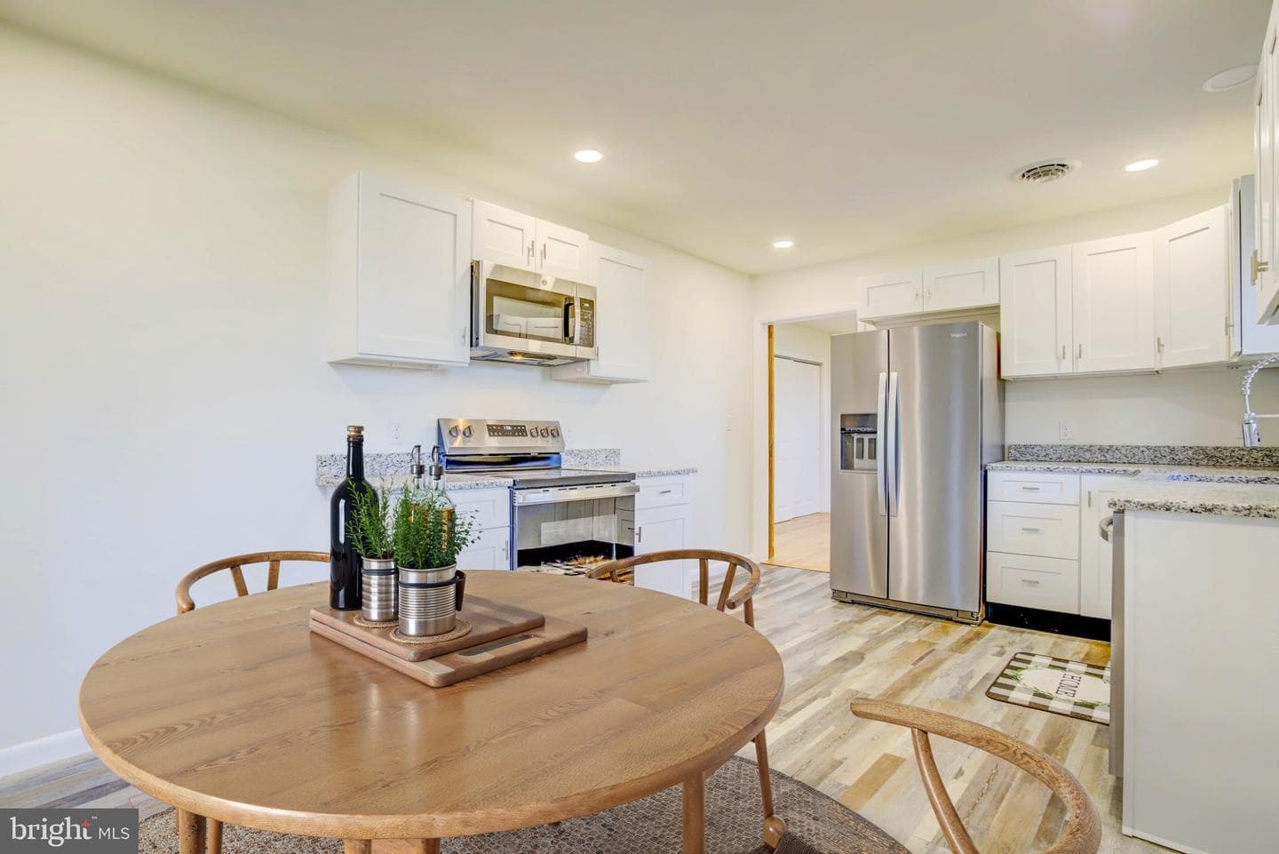 2229 Hudson Road photo 6