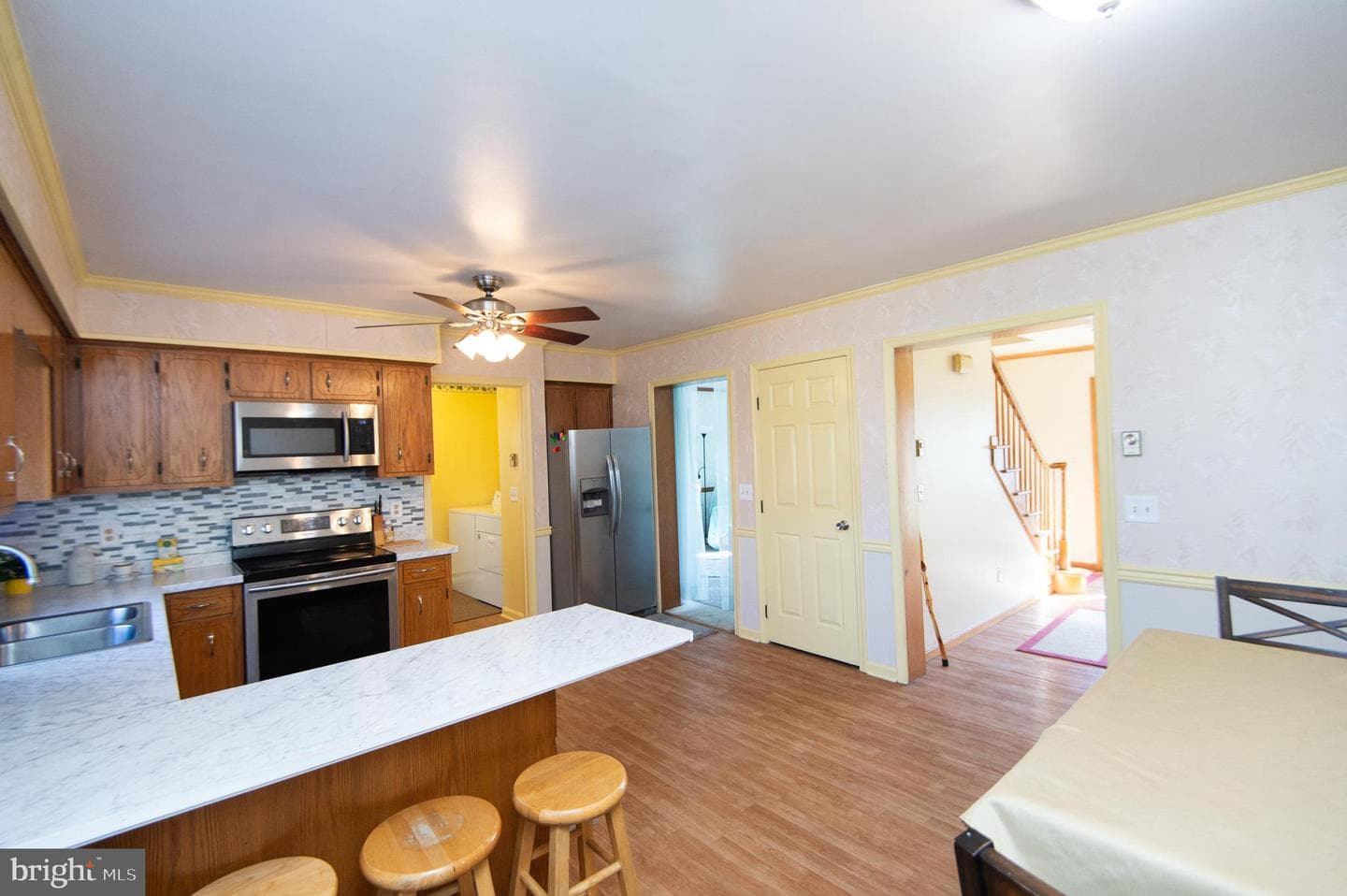 807 Bayly Road photo 8
