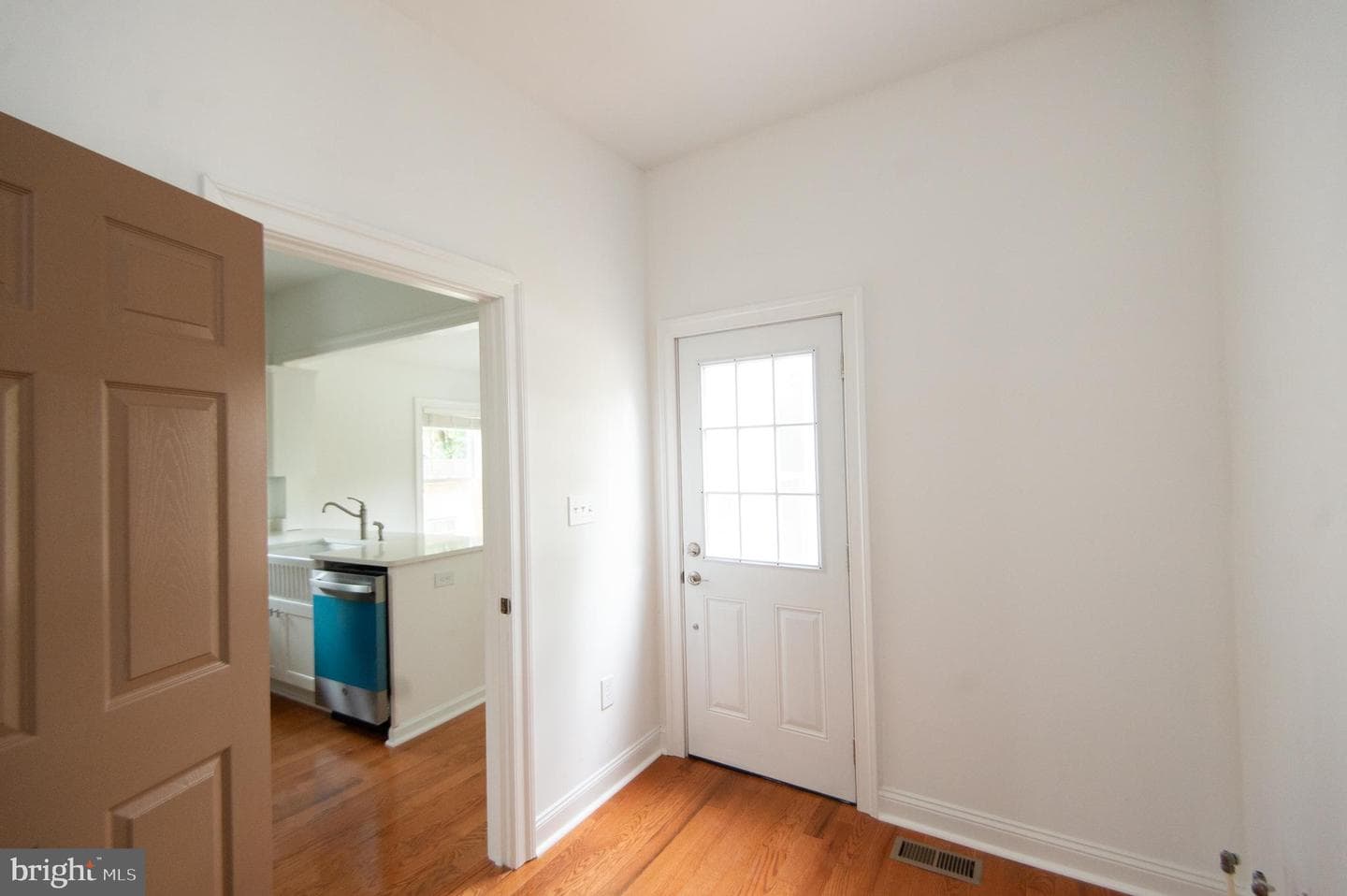 1003 Travers Street photo 35