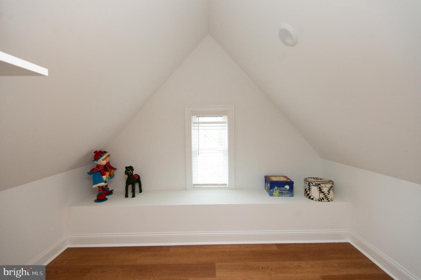 1003 Travers Street photo 45