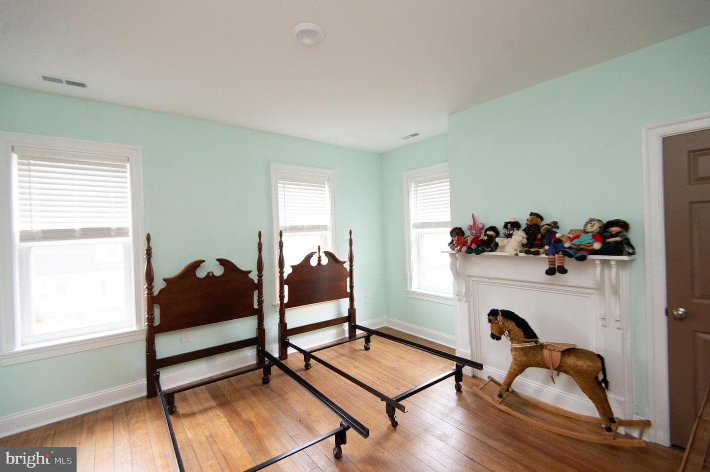 1003 Travers Street photo 68