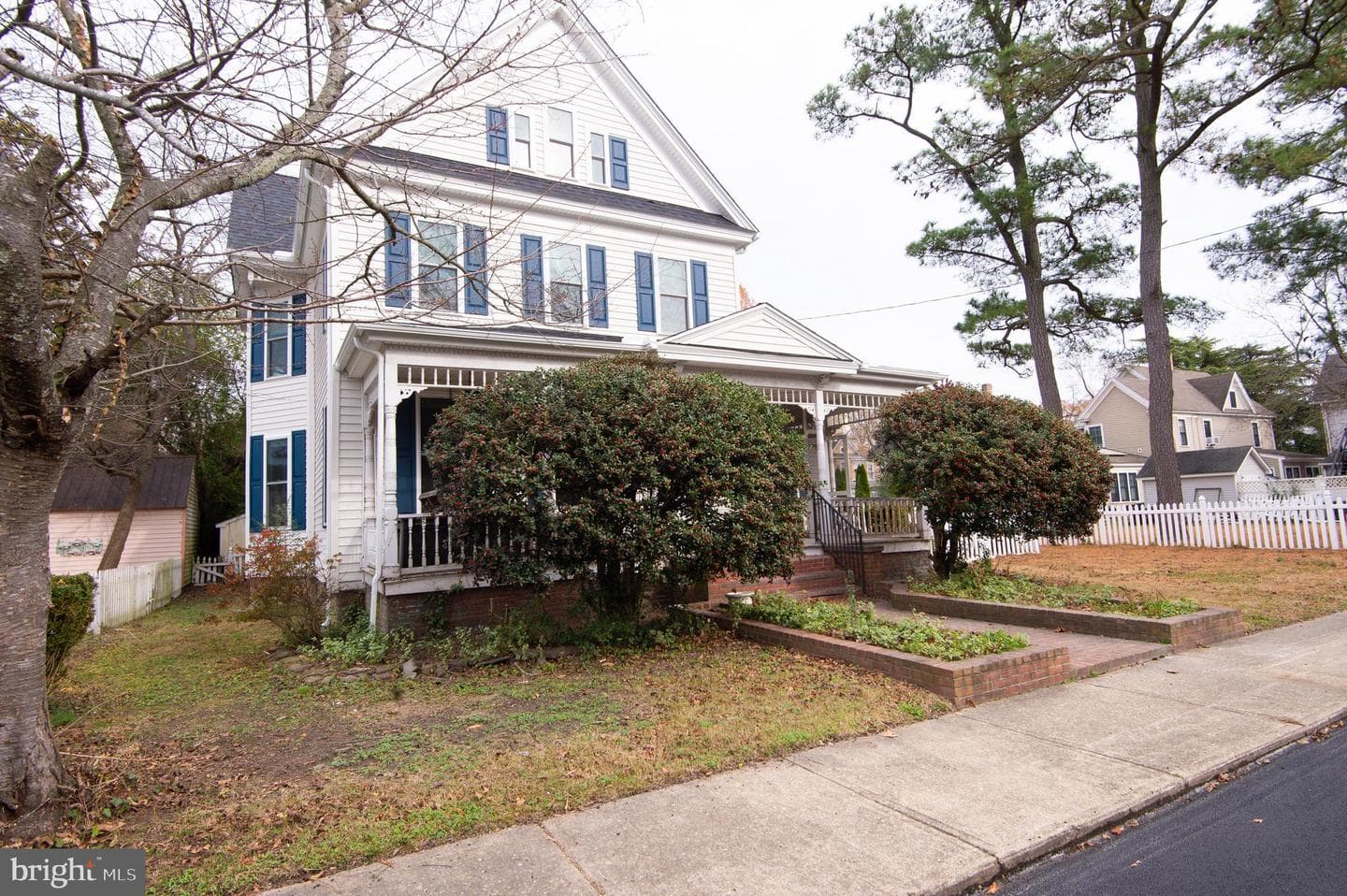 1003 Travers Street photo 77
