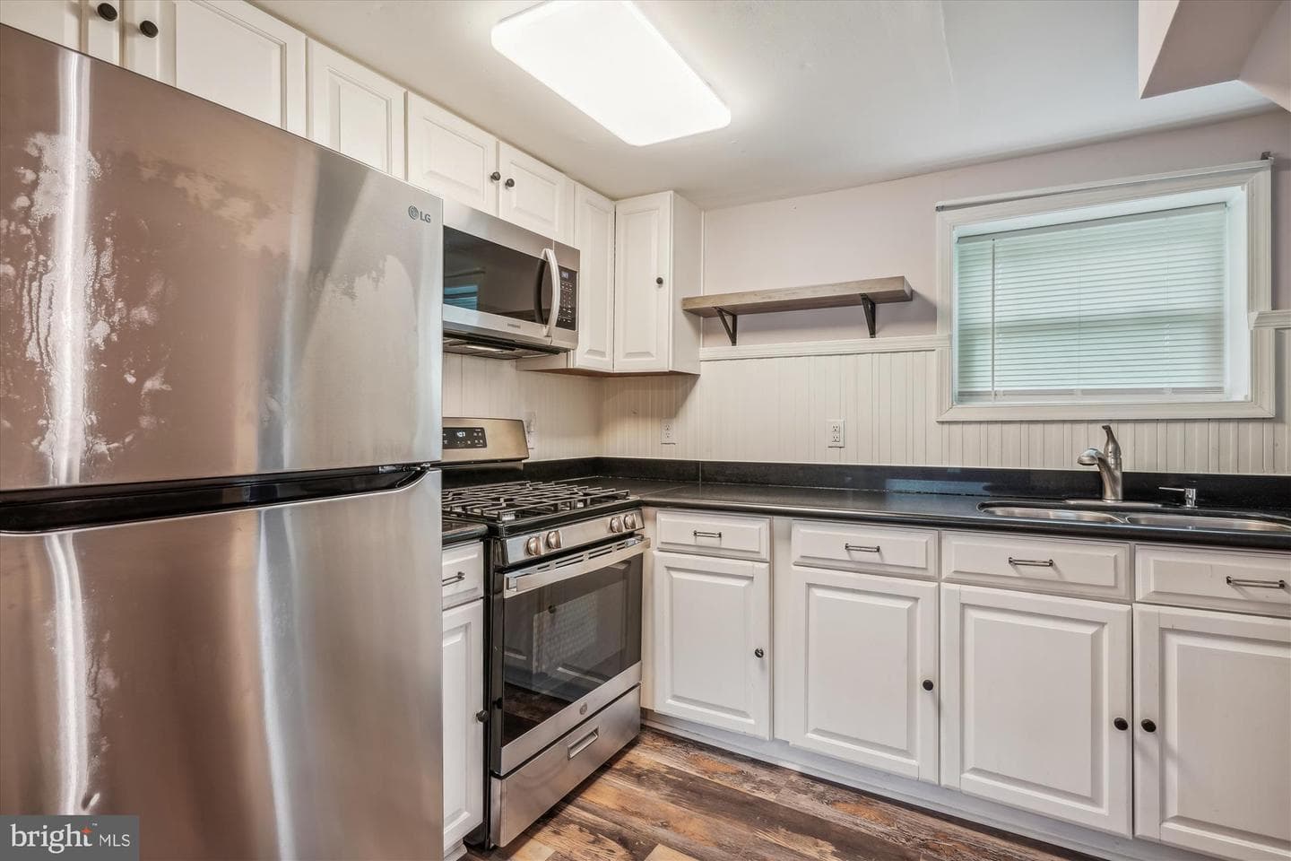 616 Hubert St photo 11