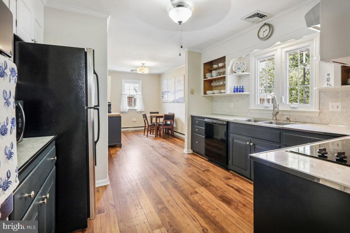1205 Hambrooks Boulevard photo 10