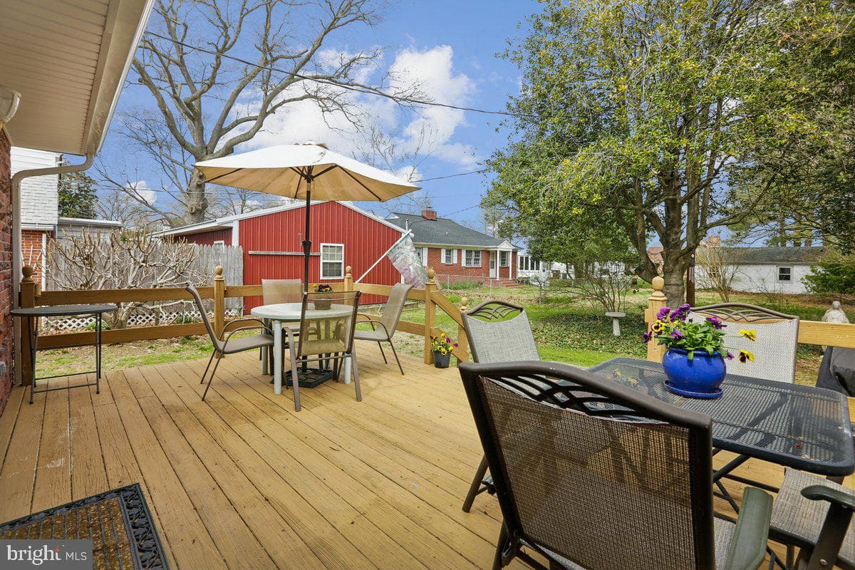 1205 Hambrooks Boulevard photo 3