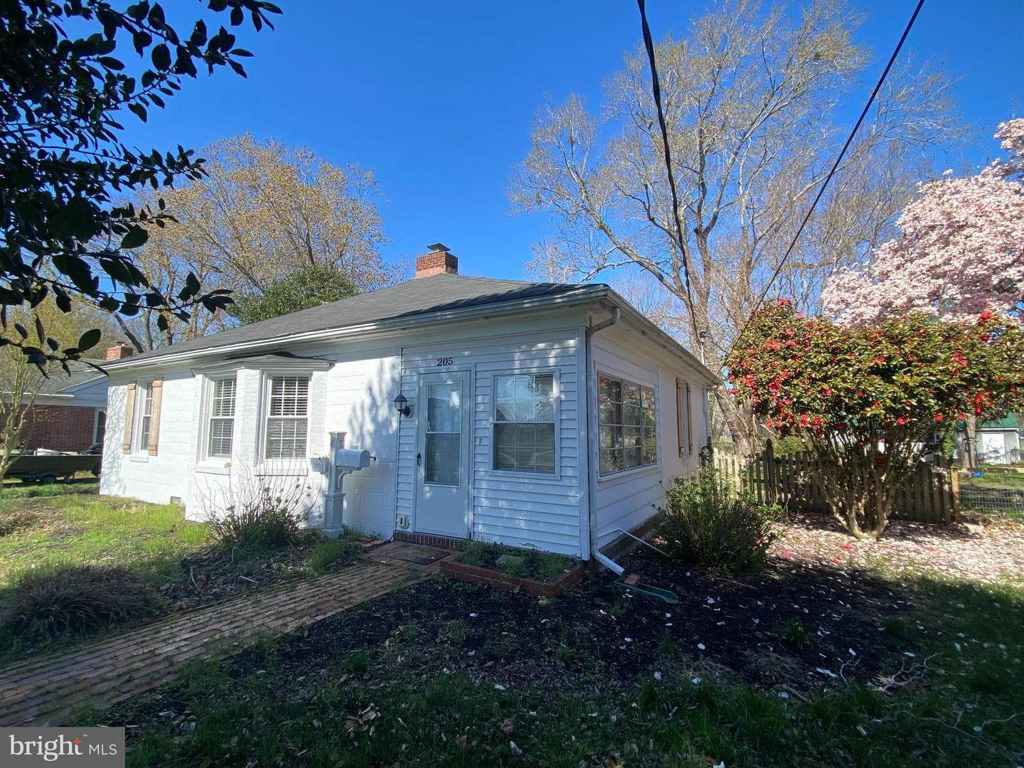 205 Somerset Ave photo 3