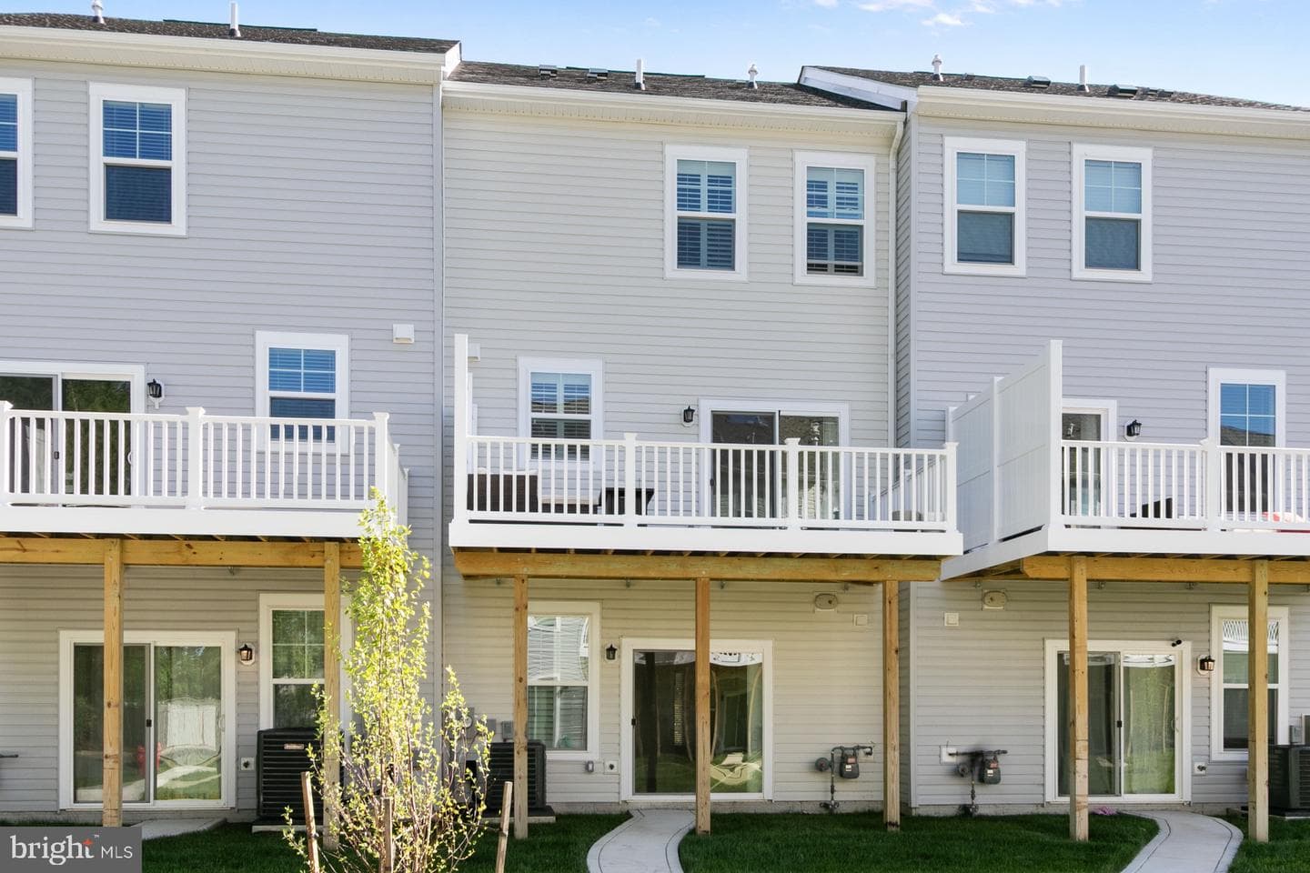 340 Shipyard Drive photo 3