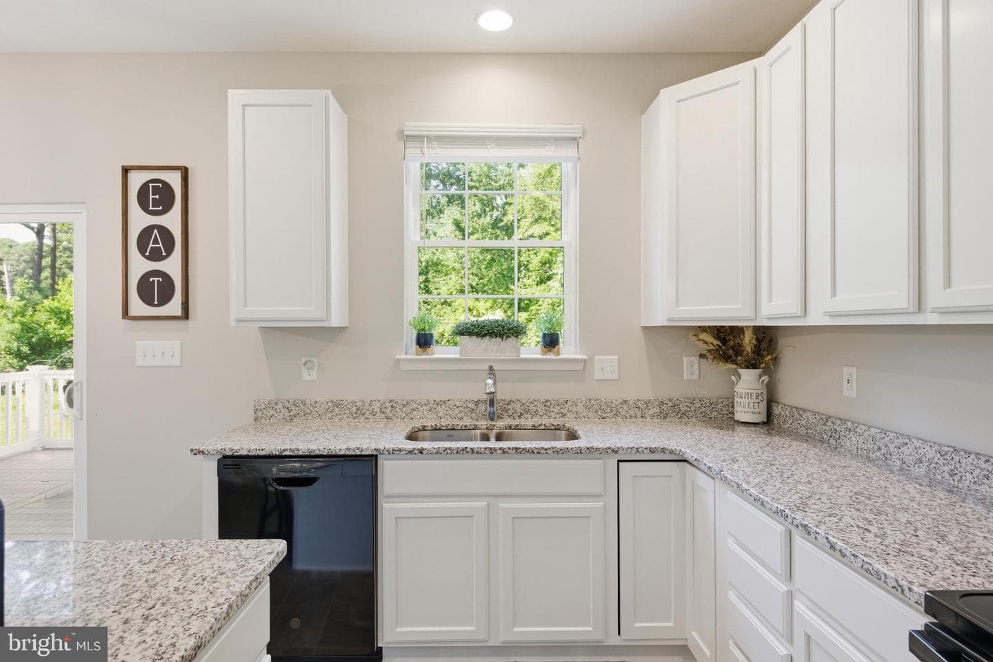 146 Regulator Drive N photo 10