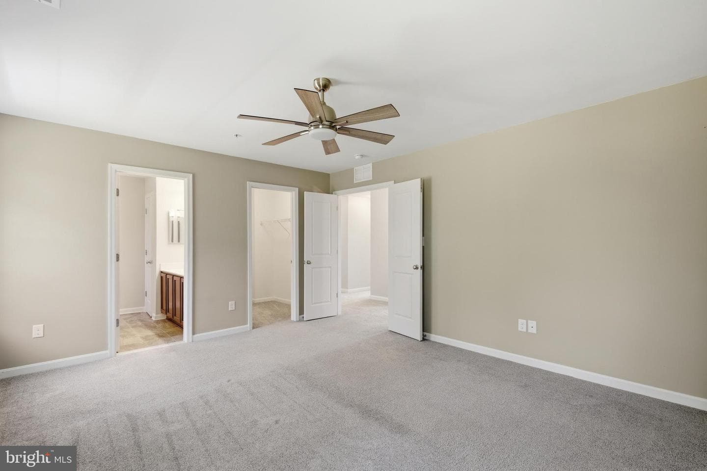 146 Regulator Drive N photo 14