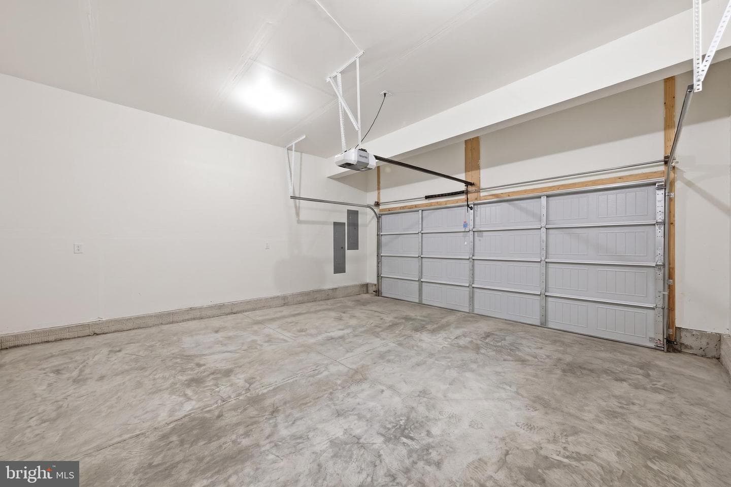 146 Regulator Drive N photo 27