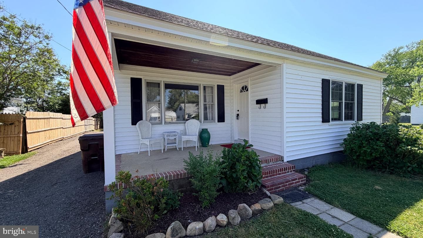214 E Appleby Avenue photo 30