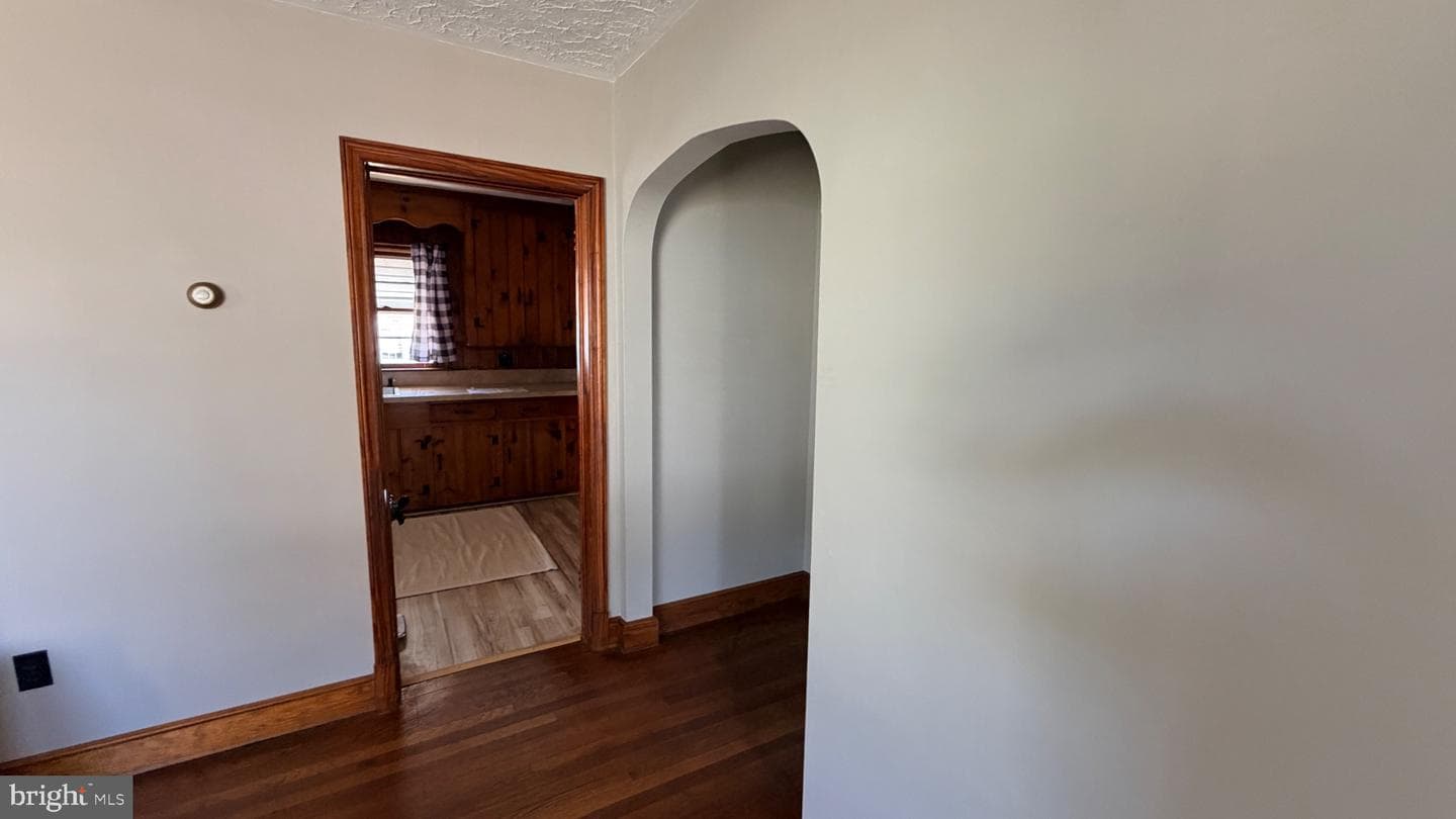214 E Appleby Avenue photo 9
