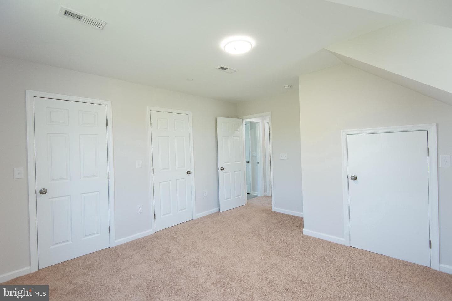 109 Railroad Avenue photo 24