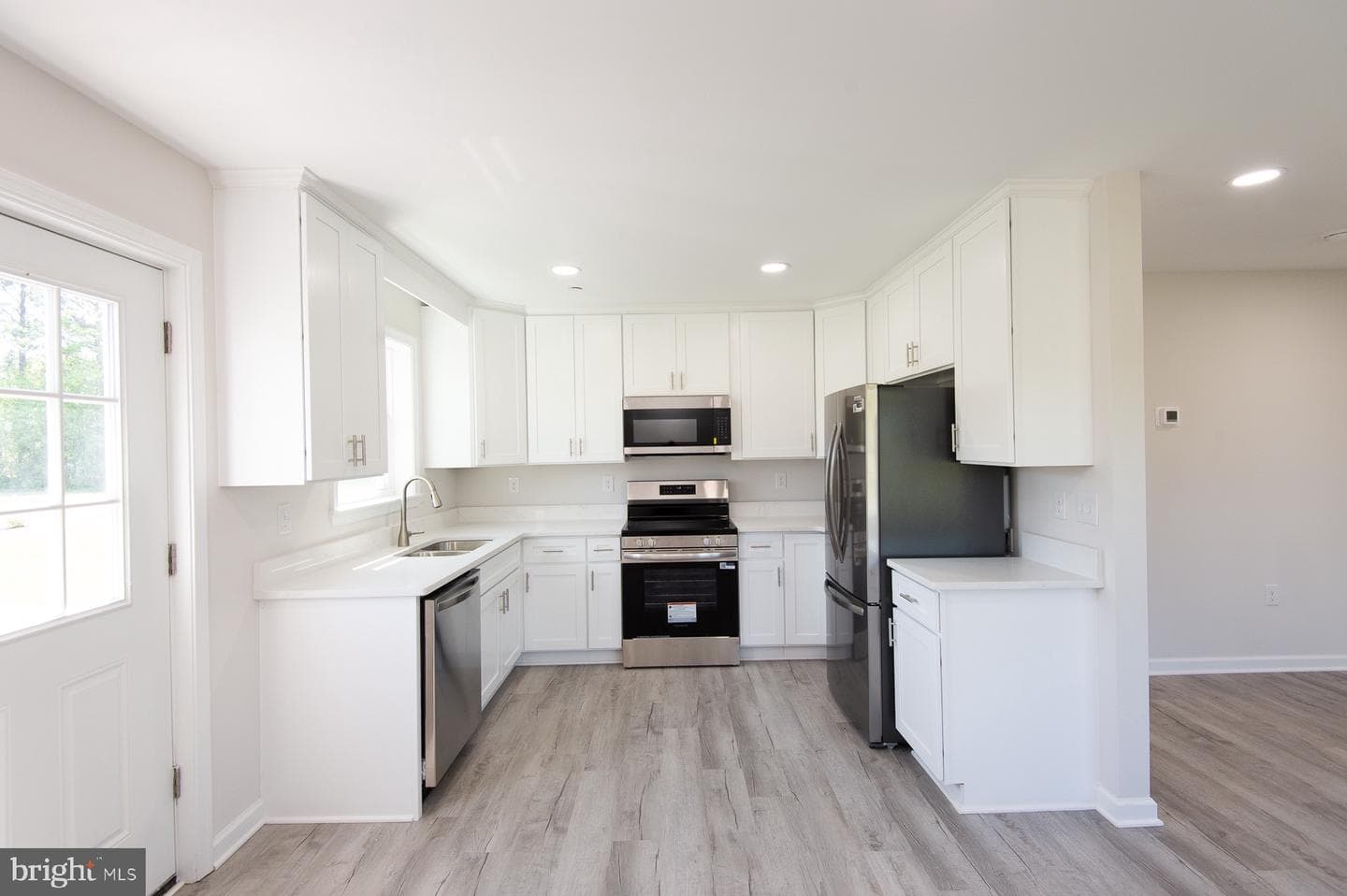 109 Railroad Avenue photo 3