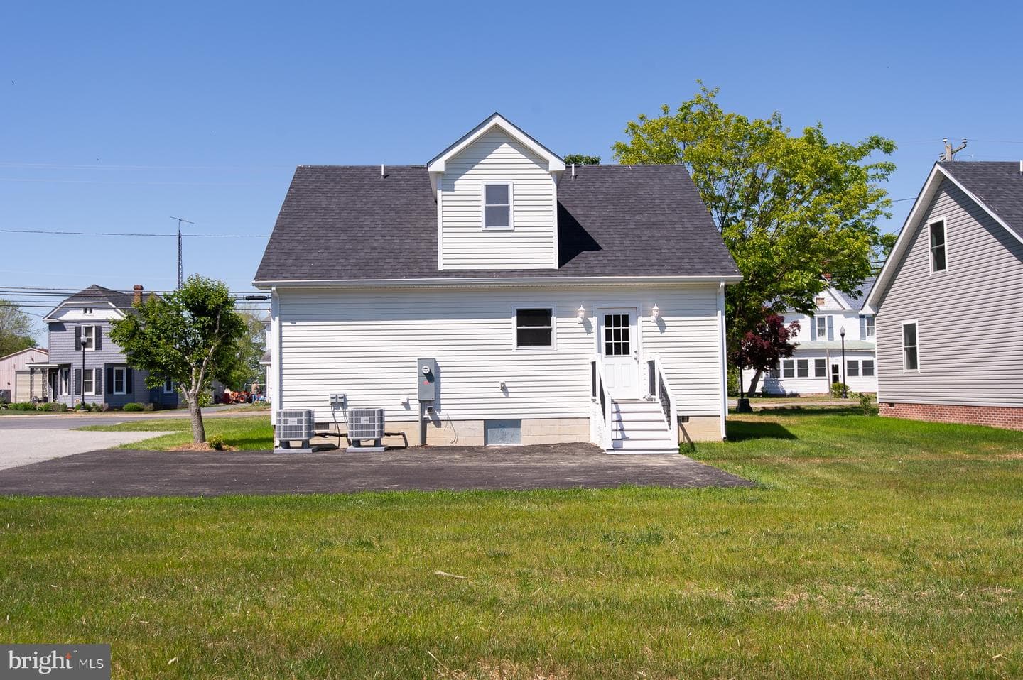 109 Railroad Avenue photo 40