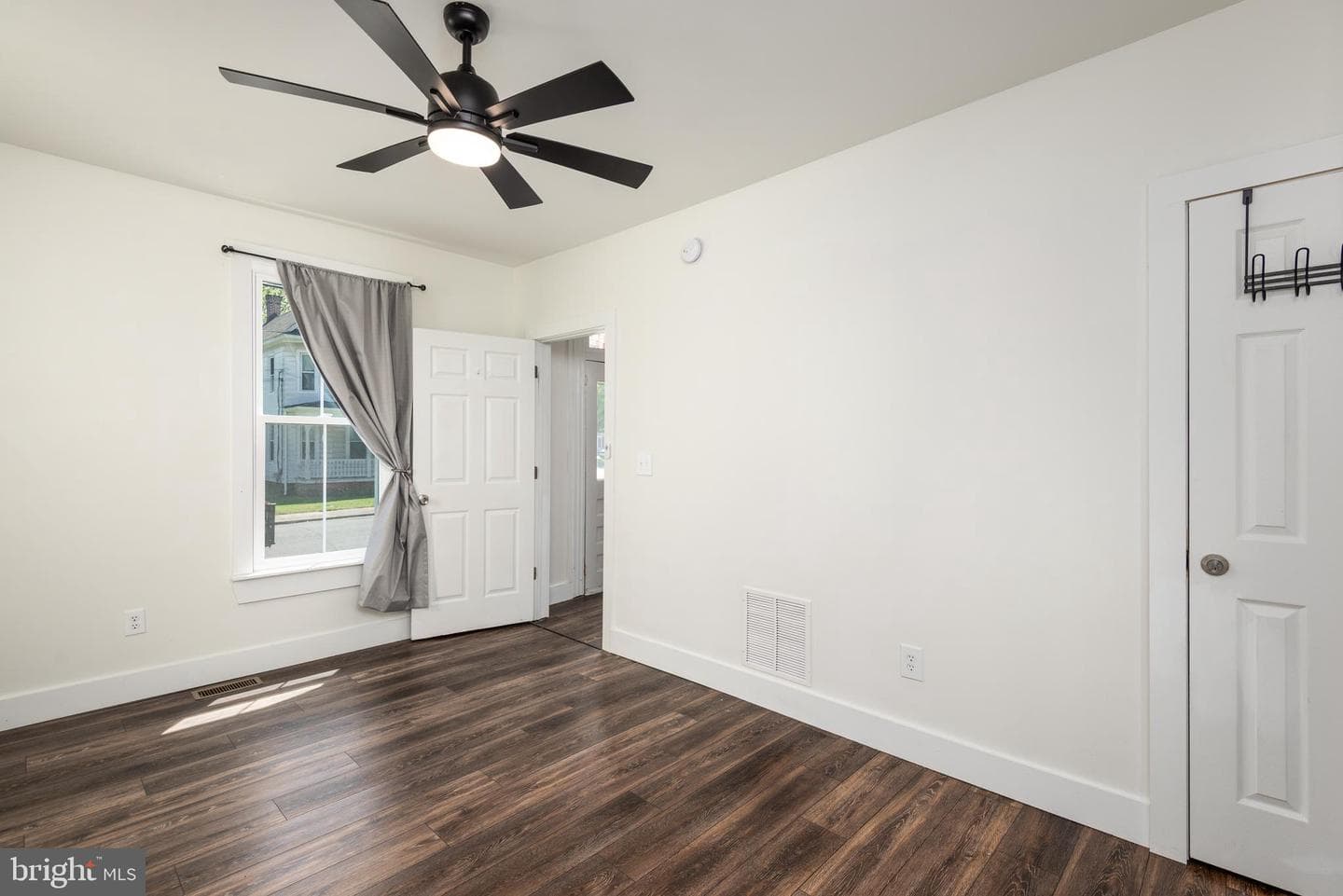 219 Willis Street photo 11