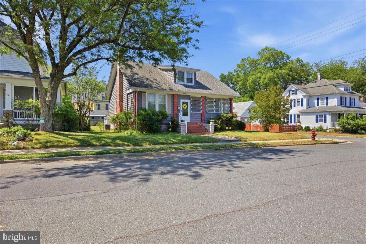 201 Belvedere Ave photo 1