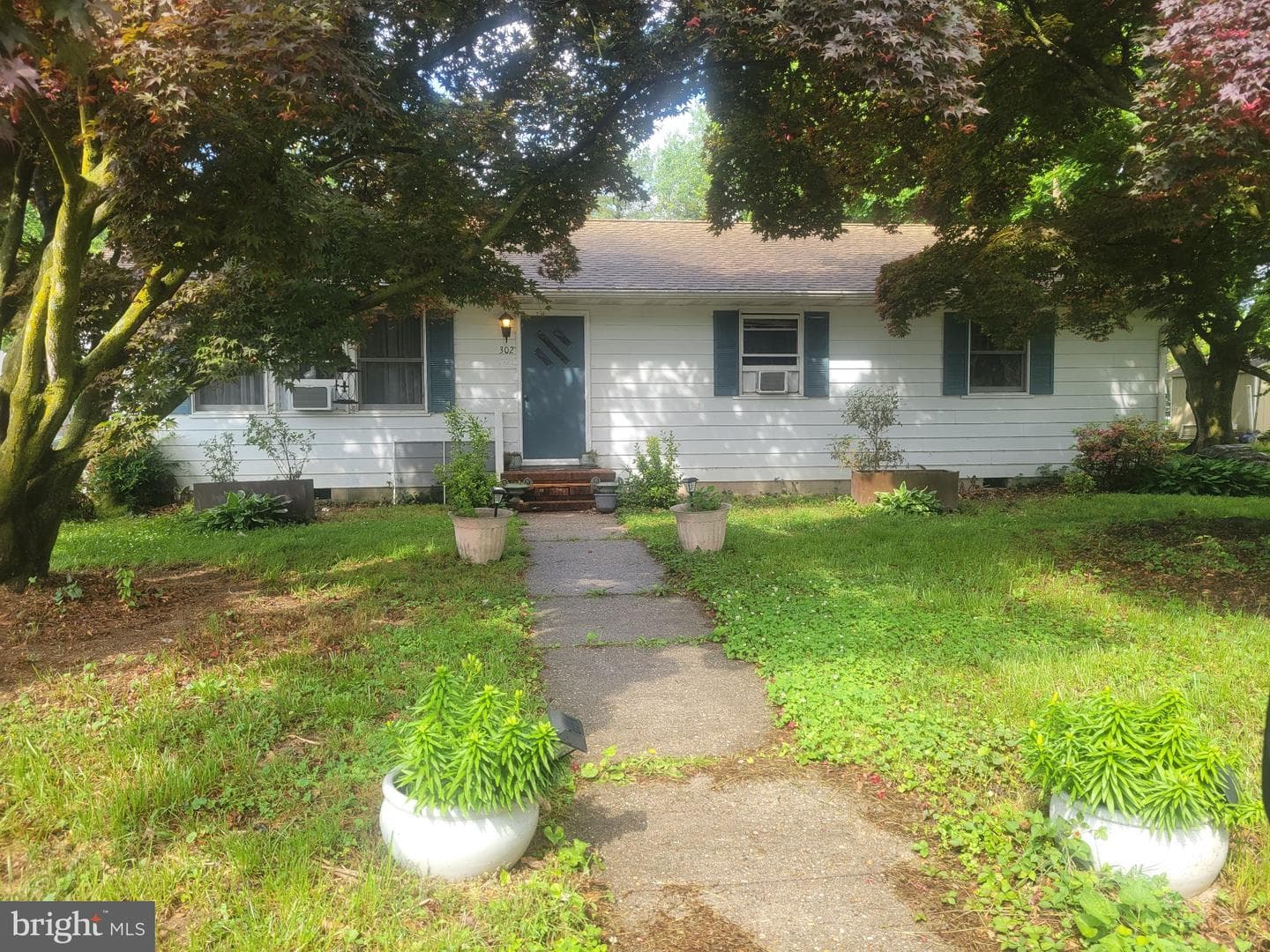 302 Noble St photo 2