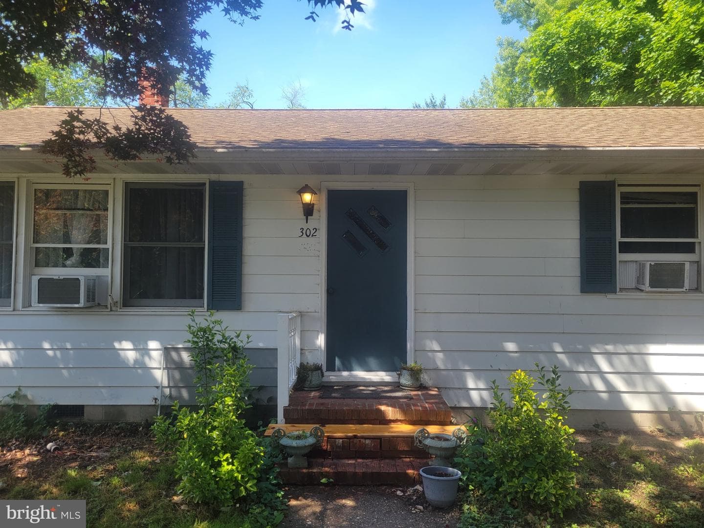 302 Noble St photo 4
