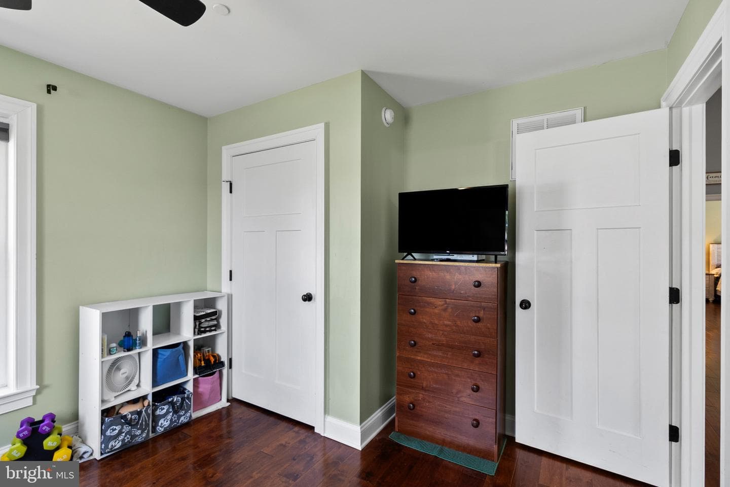 102 Barnes Court photo 32