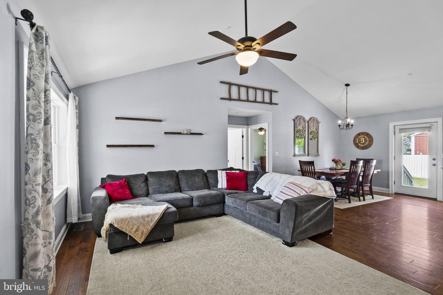 102 Barnes Court photo 4