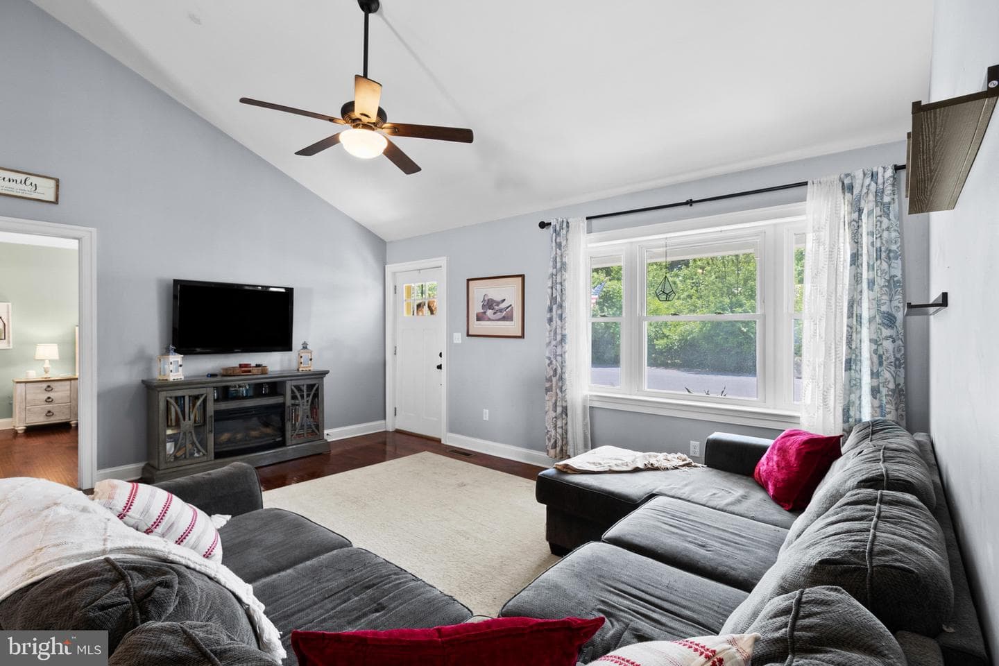 102 Barnes Court photo 8