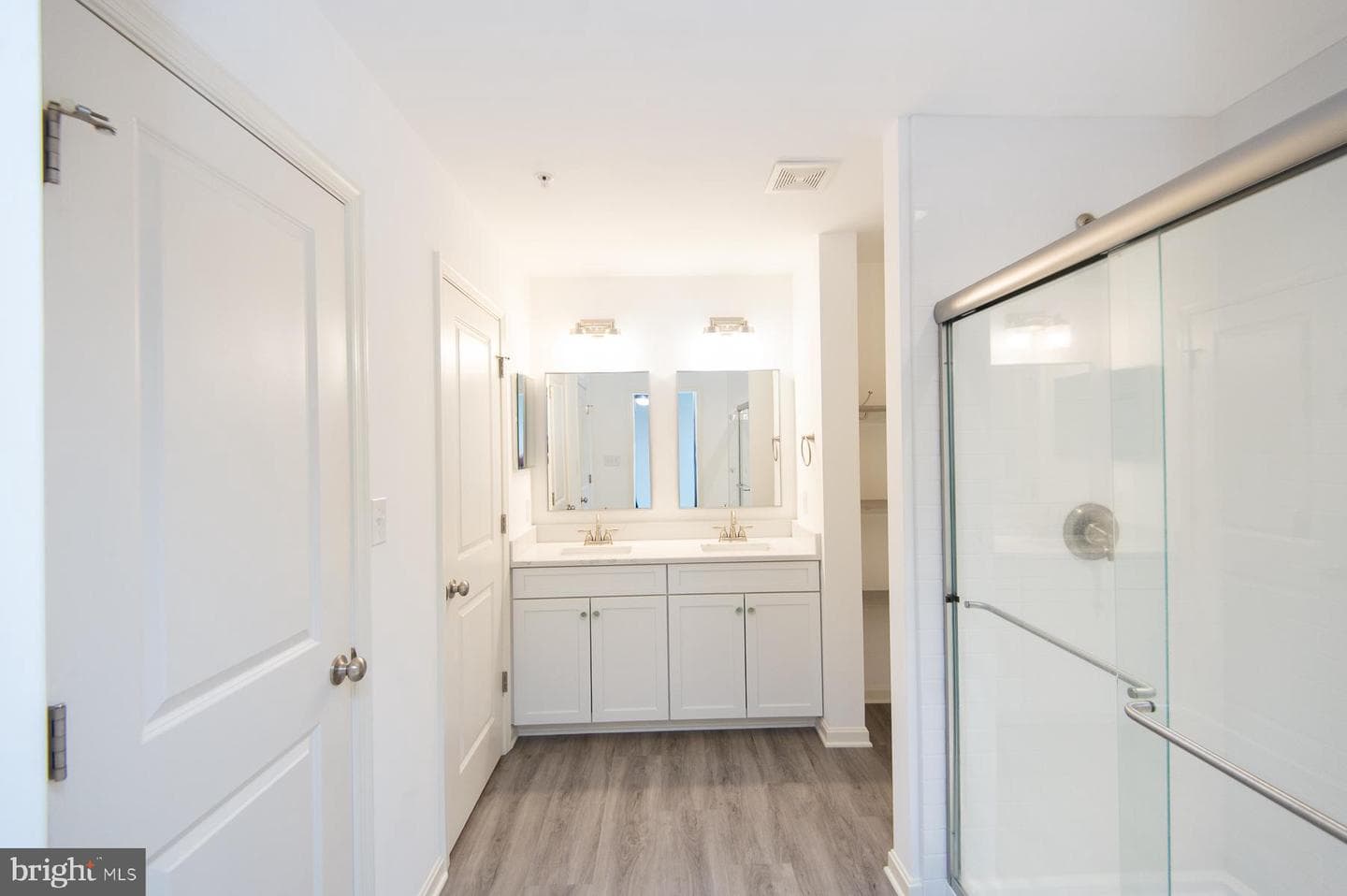 138 Regulator Drive N photo 13