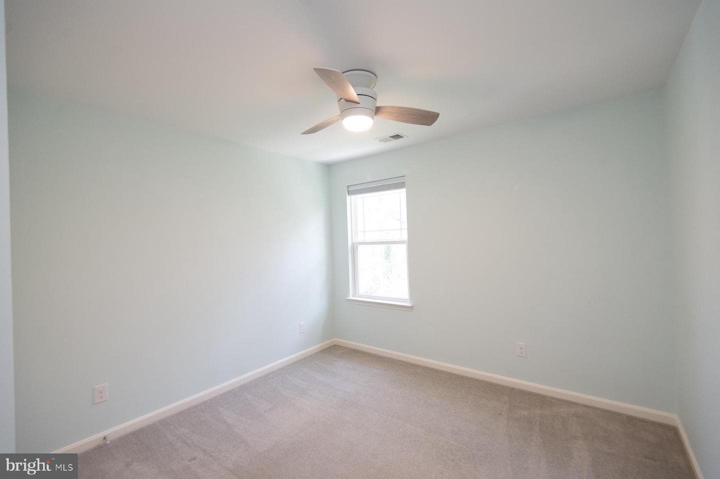 138 Regulator Drive N photo 23