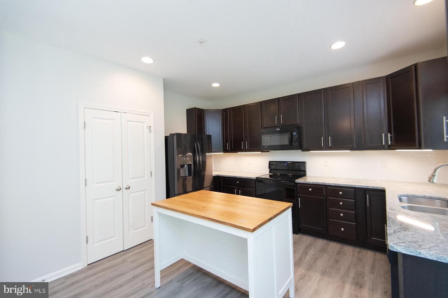 138 Regulator Drive N photo 7