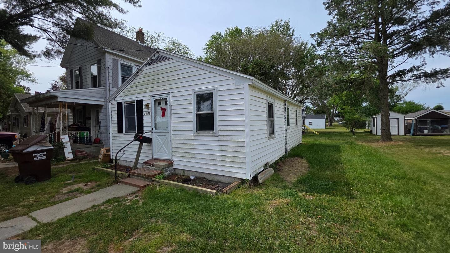 1007 Roslyn Avenue photo 2