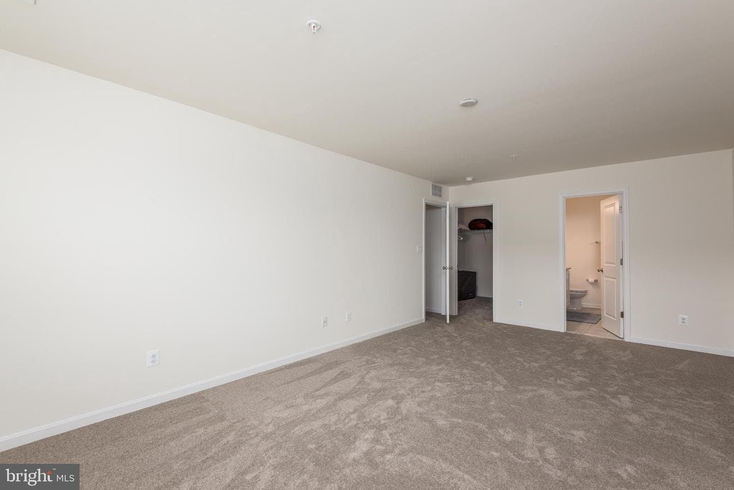 178 Regulator Drive N photo 21